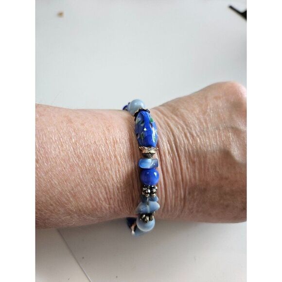 Blue glass beaded bracelet - Picture 2 of 7